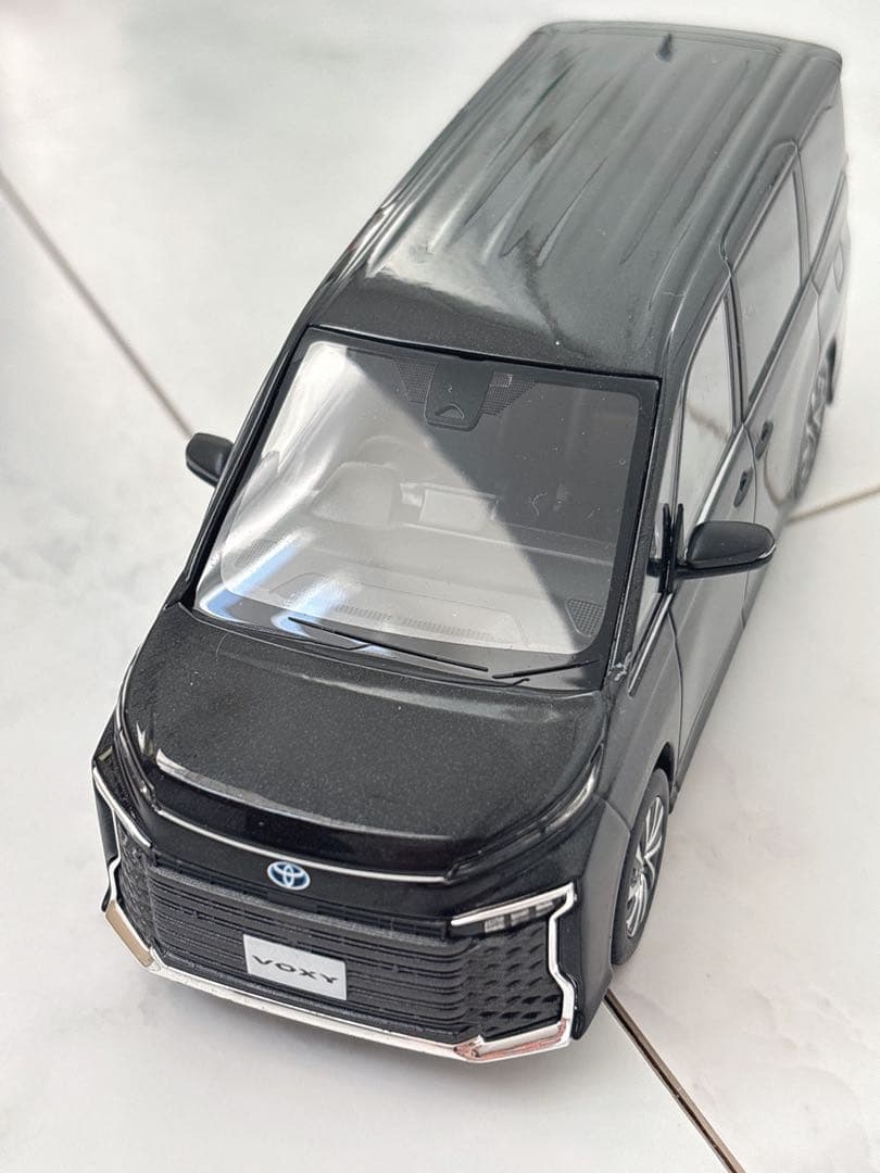 トヨタ　90 ヴォクシー　アティチュードブラックマイカ カラーサンプル　シール付