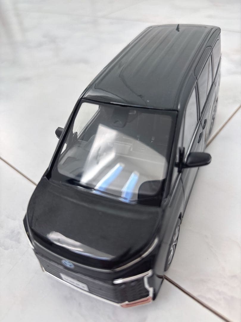 トヨタ　90 ヴォクシー　アティチュードブラックマイカ カラーサンプル　シール付