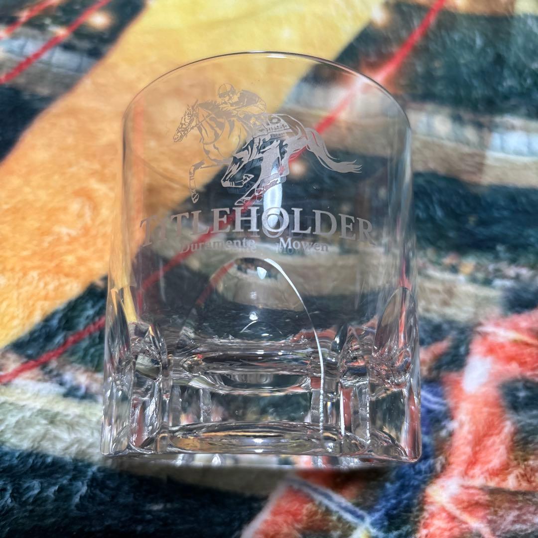 タイトルホルダー　グラス