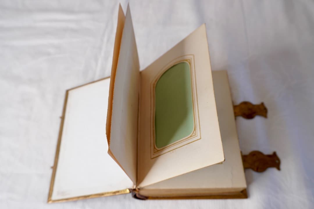 フランス アンティーク 革製アルバム 真鍮装飾 19世紀