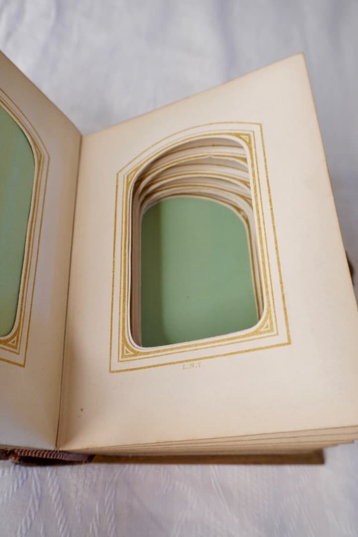 フランス アンティーク 革製アルバム 真鍮装飾 19世紀