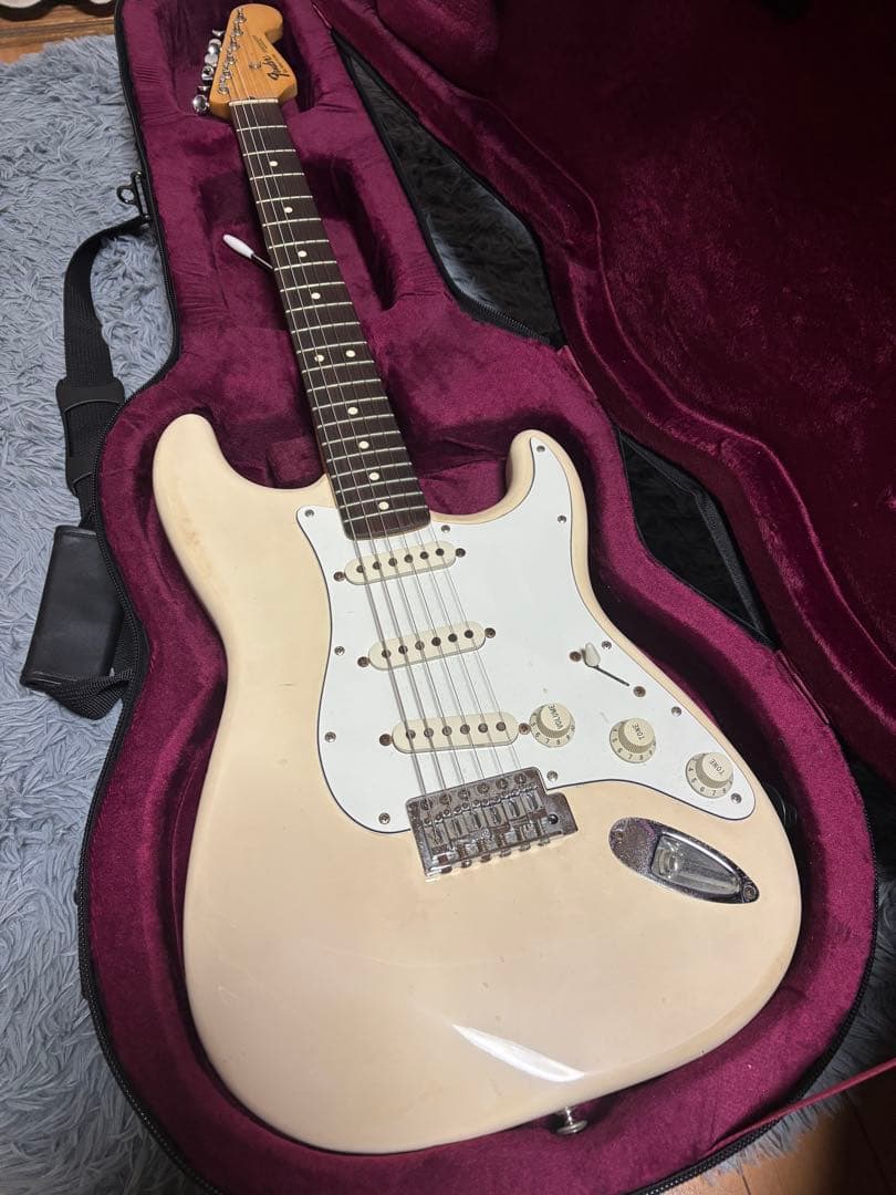 Fender Mexico Stratocaster(セミハードケース付き)