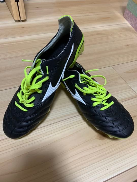 サッカースパイク ミズノ フットサルシューズ