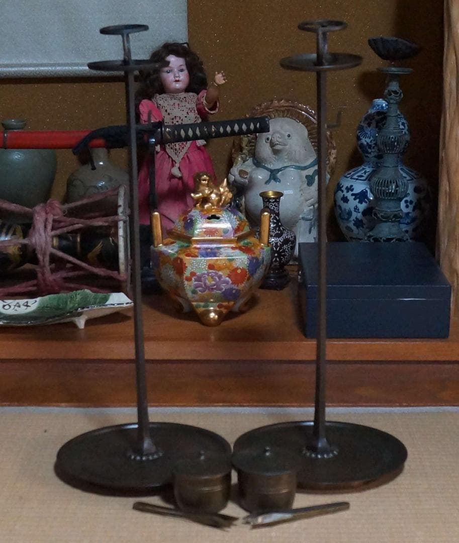 明治期 大型古銅製 桔梗座燭台 灯火器 蝋燭立 灯具一雙 蓋付小壺 銅製ハサミ付