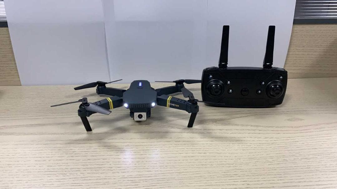 ドローン カメラ付き 折りたたみタイプ 収納箱付き