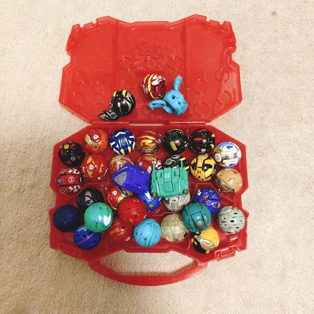 爆丸　32個 内パーツ破損1個 パーツ欠損２個 赤い専用ケース　カード無し