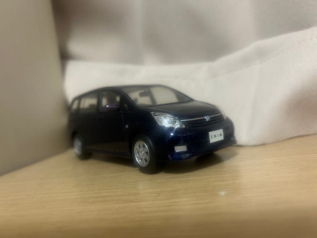 希少！1/30 トヨタアイシス カラーサンプルミニカー ブルー
