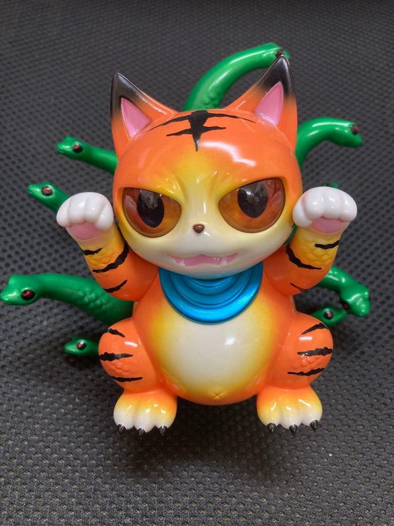 MEOWWWTHRA ニャスラ　ソフビ