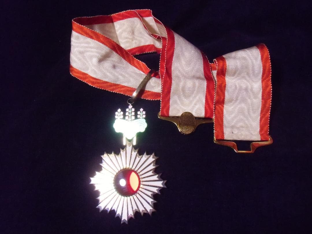 ●日本の勲章/徽章＊勲三等旭日中綬章（実物）