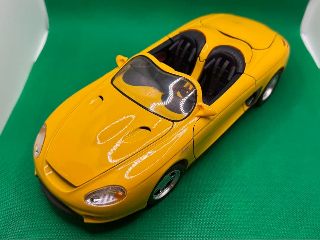 Maisto スポーツカー イエロー 1/18