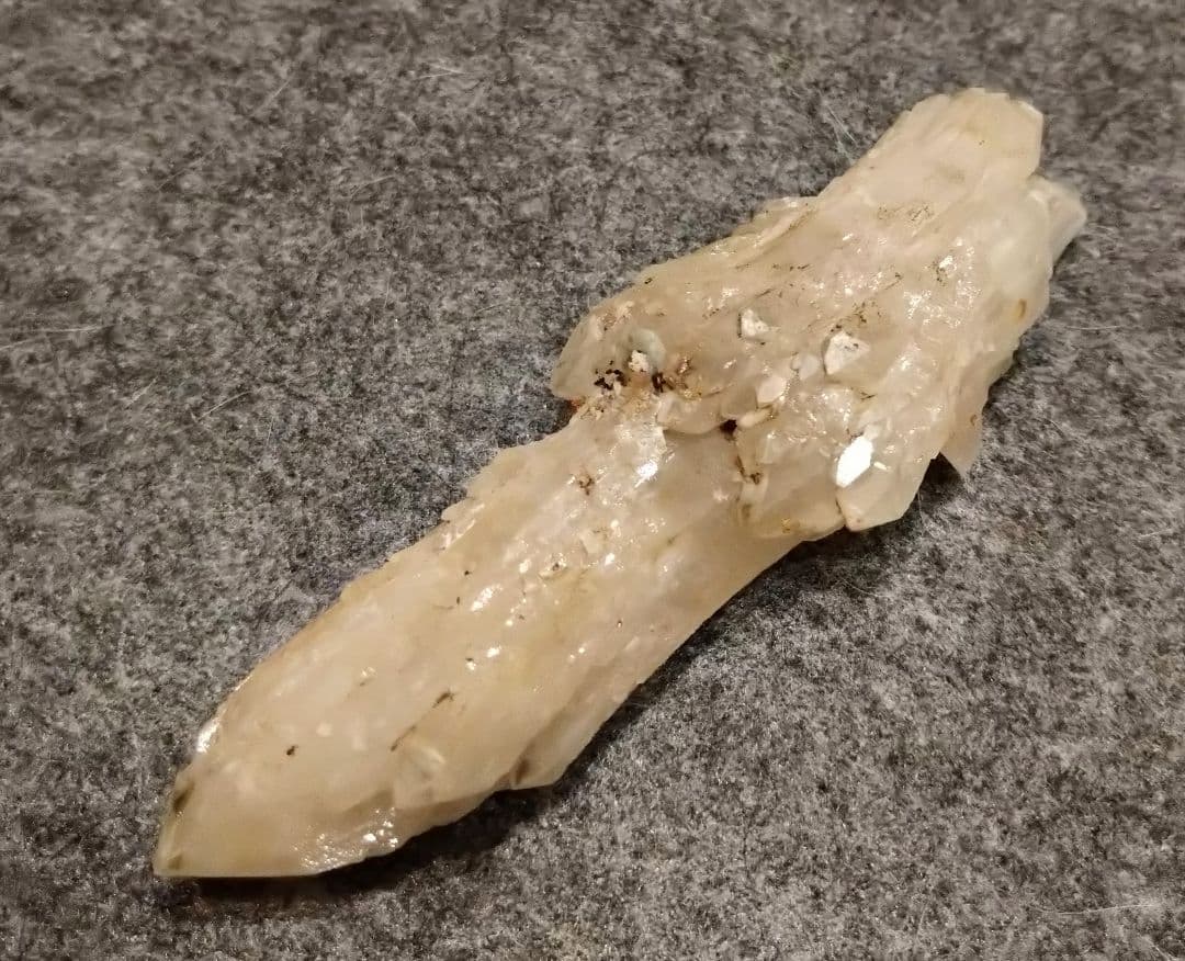 水晶 ロシア ダルネゴルスク産 130g 原石