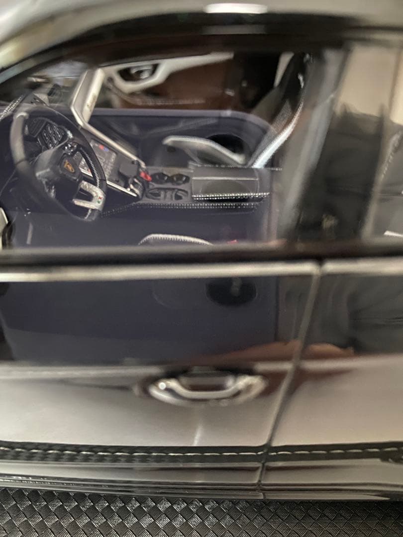 MR 1/18 ランボルギーニ ウルス One Off