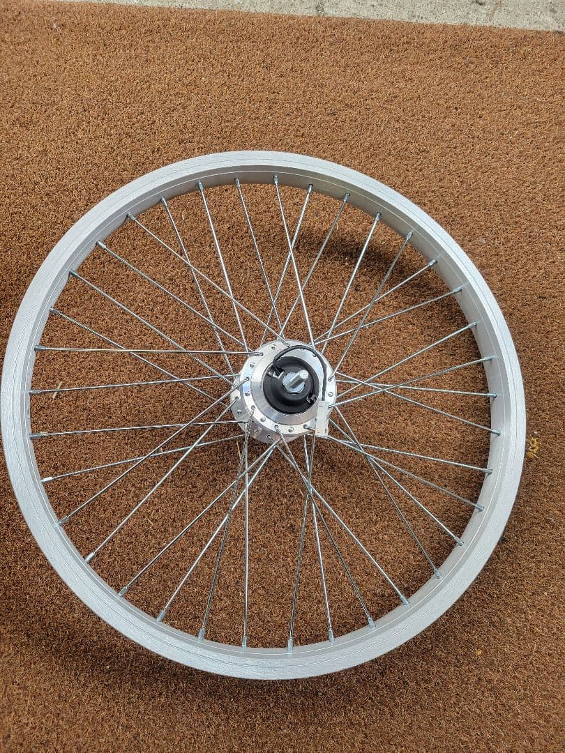 ギュット　前輪　20インチ　スピードセンサーハブ