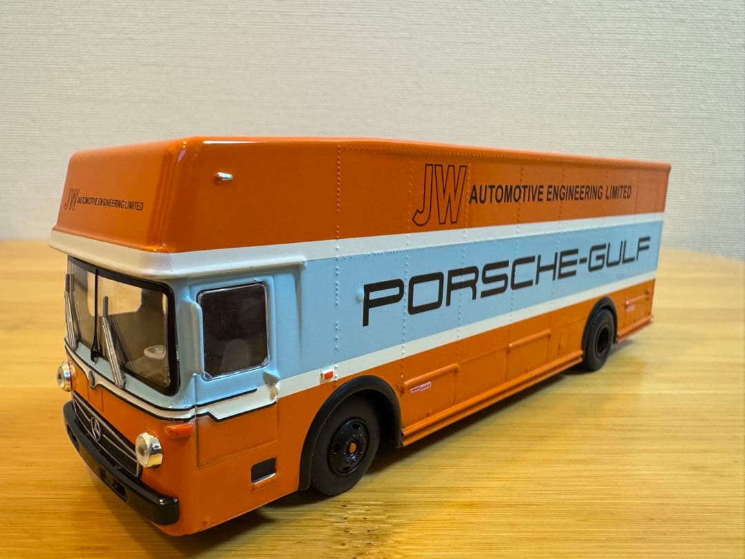 【Schuco】限定 Renntransporter Porsche-Gulf