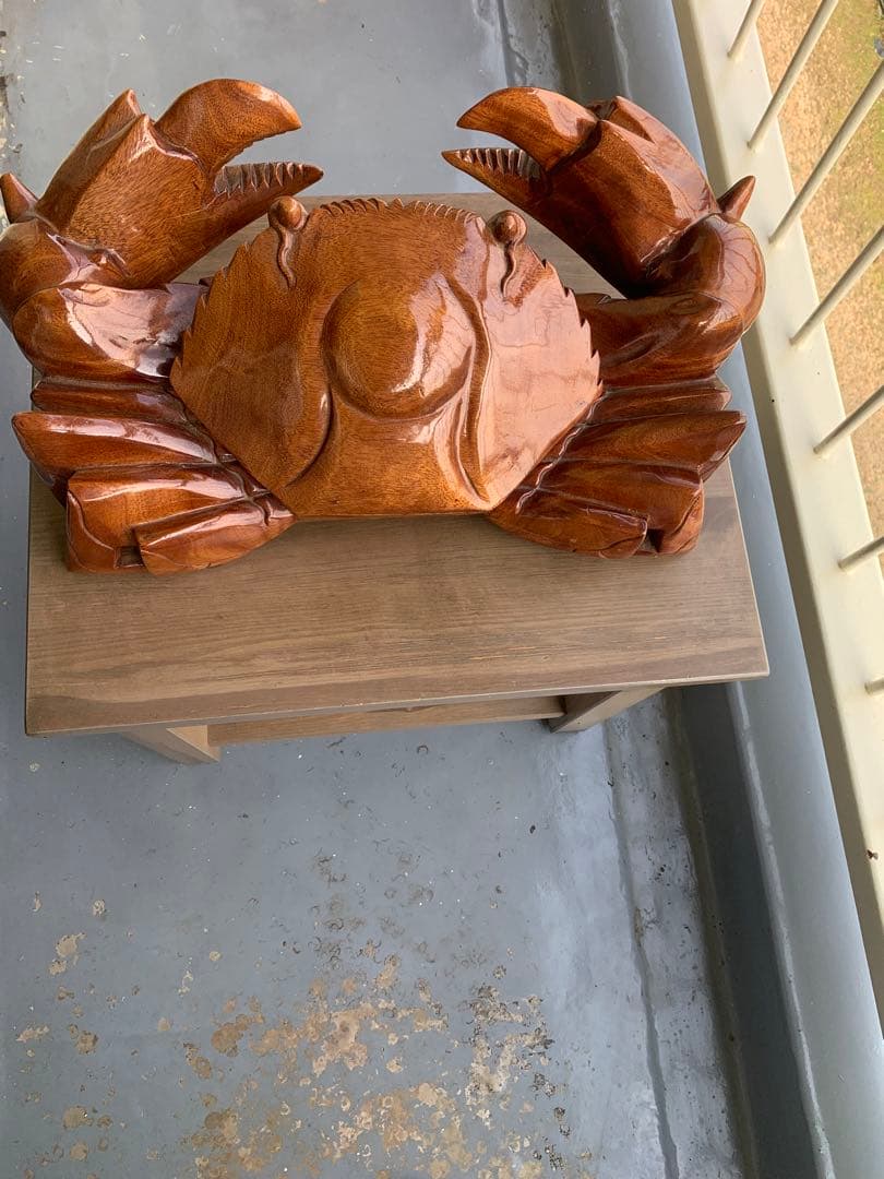 手彫りカニの木彫りオブジェ