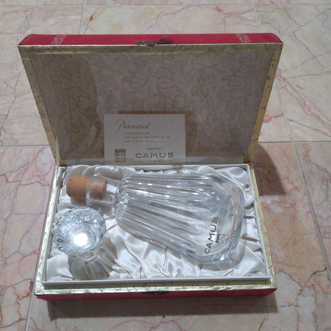 CAMUS の空ボトル 赤い化粧箱付き