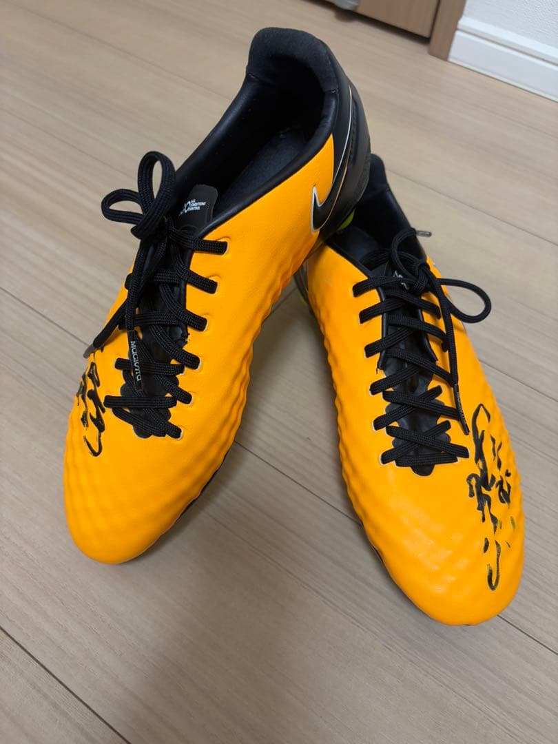 佐藤勇人　支給スパイク　直筆サイン入り