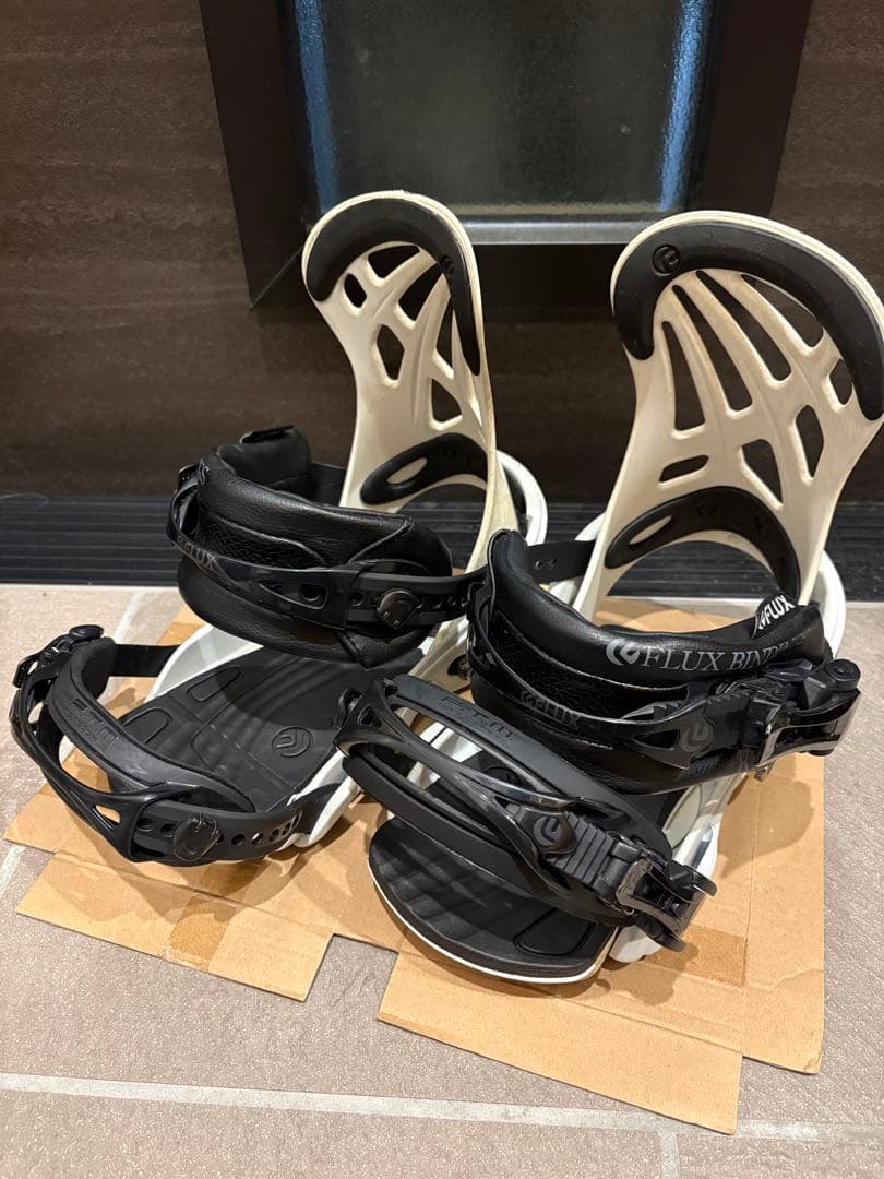 FLUX ビンディング ホワイト/ブラック