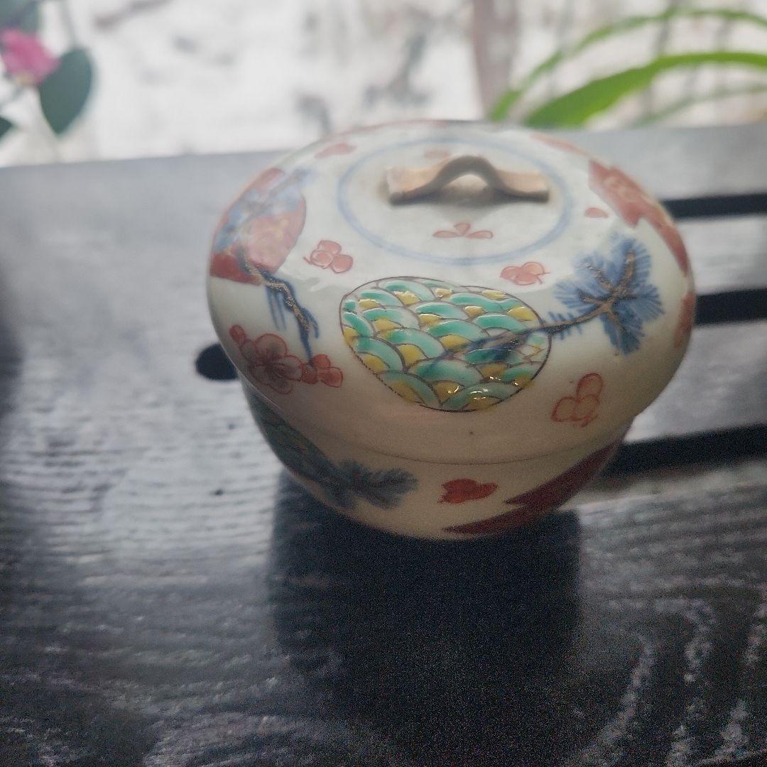 古伊万里　化粧白粉入れ　花と鳥の模様の蓋付き陶器　　江戸時代