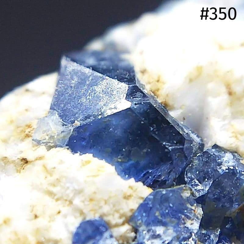 350 ベニトアイト 結晶 原石 母岩付き