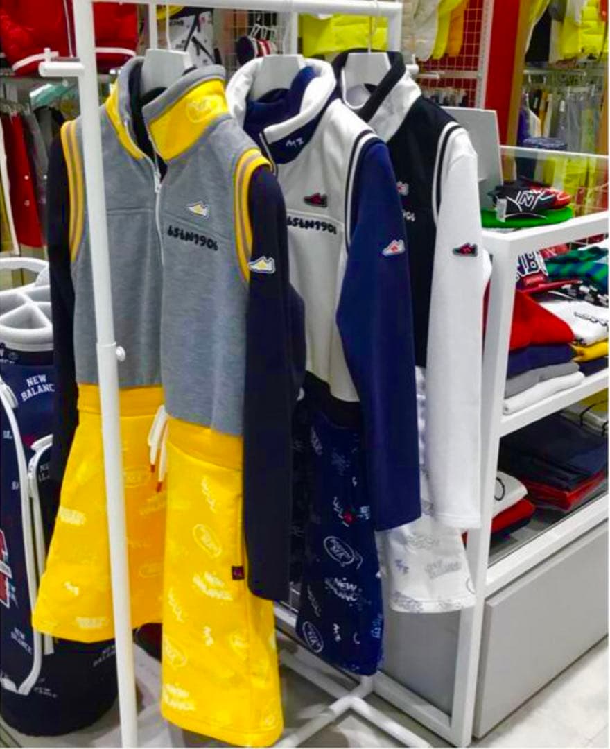 ニューバランスゴルフ　②点　保温防風裏起毛ワンピース　ぽんぽん付きニット帽