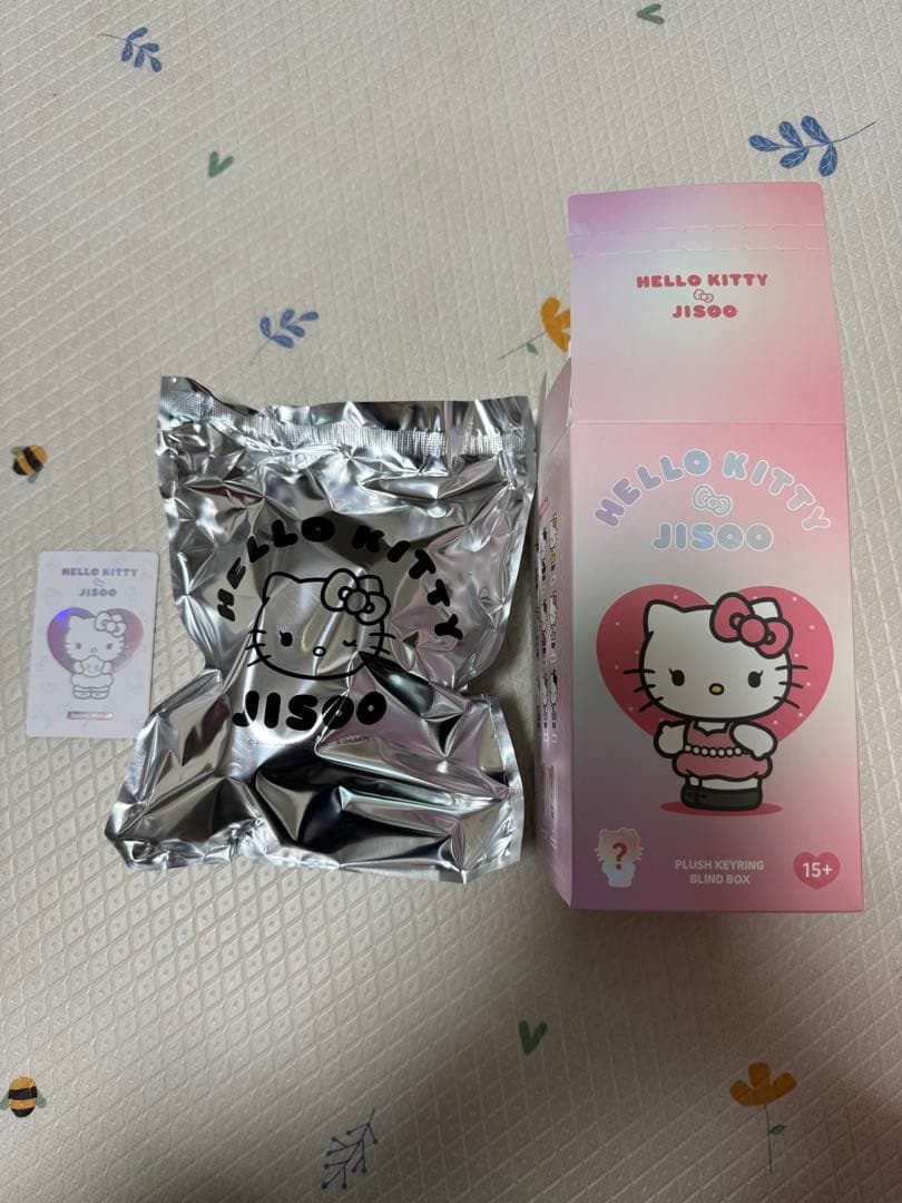 BLACKPINK JISOO ジス ハローキティ コラボ シークレットホワイト