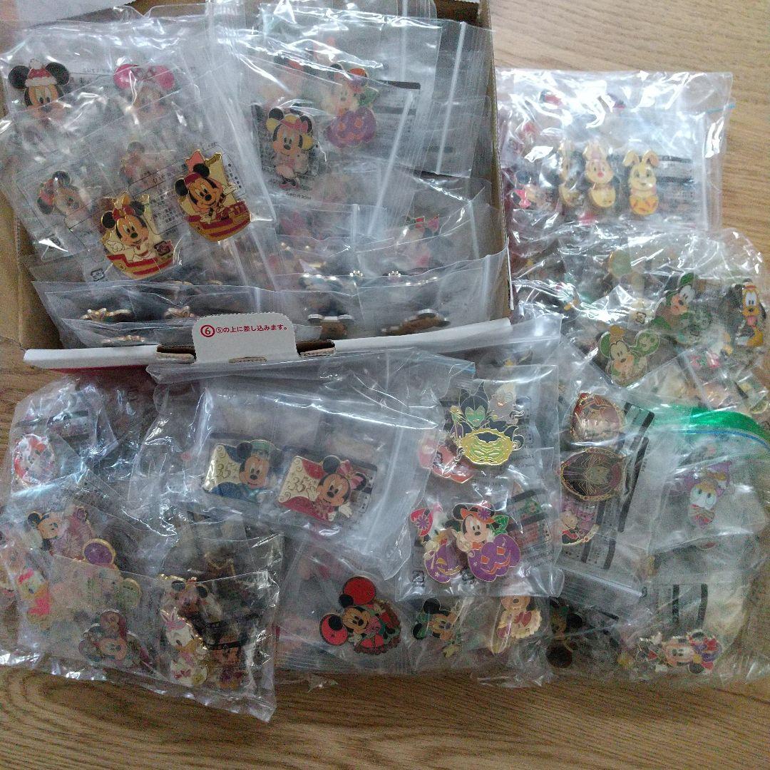 ディズニー ピンバッジ ２３０個