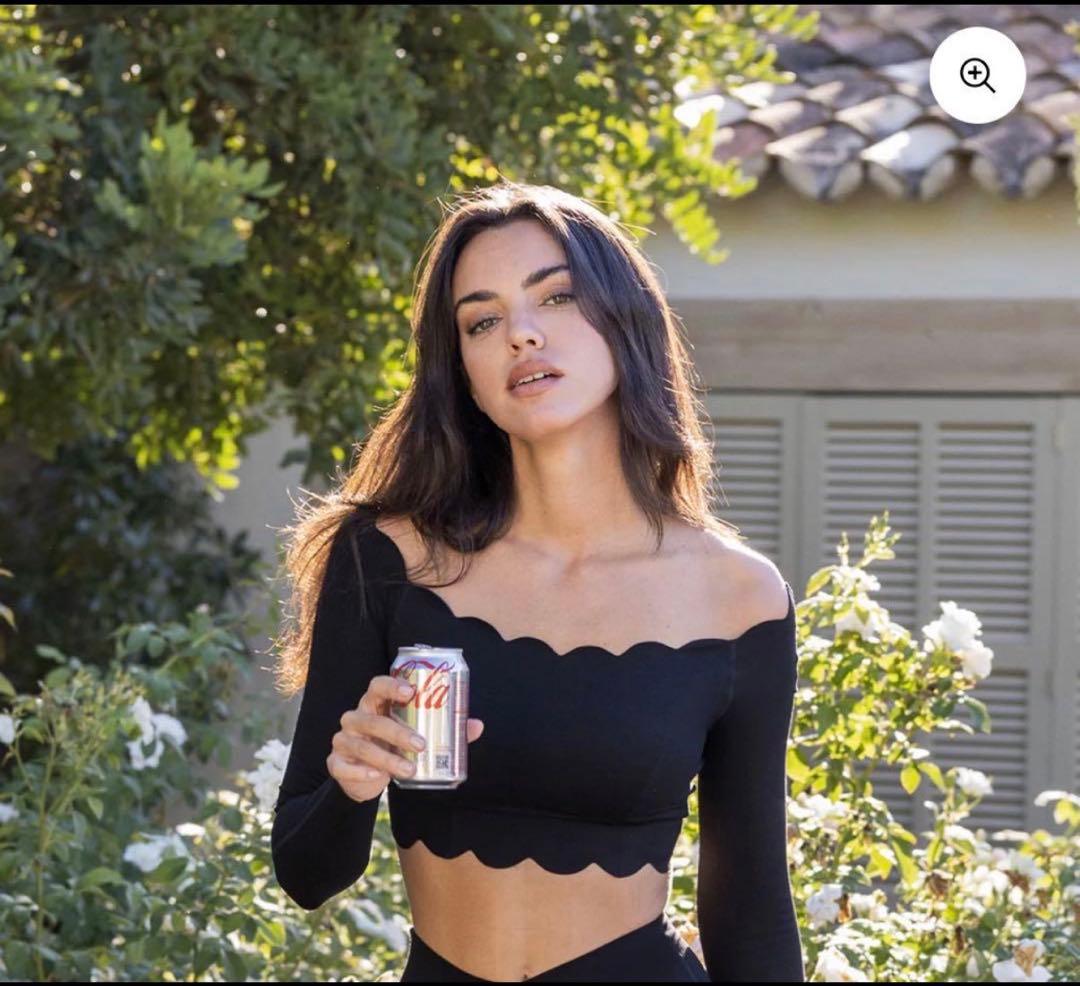 WISKII ブラック オフショルダークロップトップ