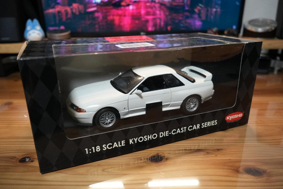 京商 1/18 R32 GT-R スカイライン V-SPEC II