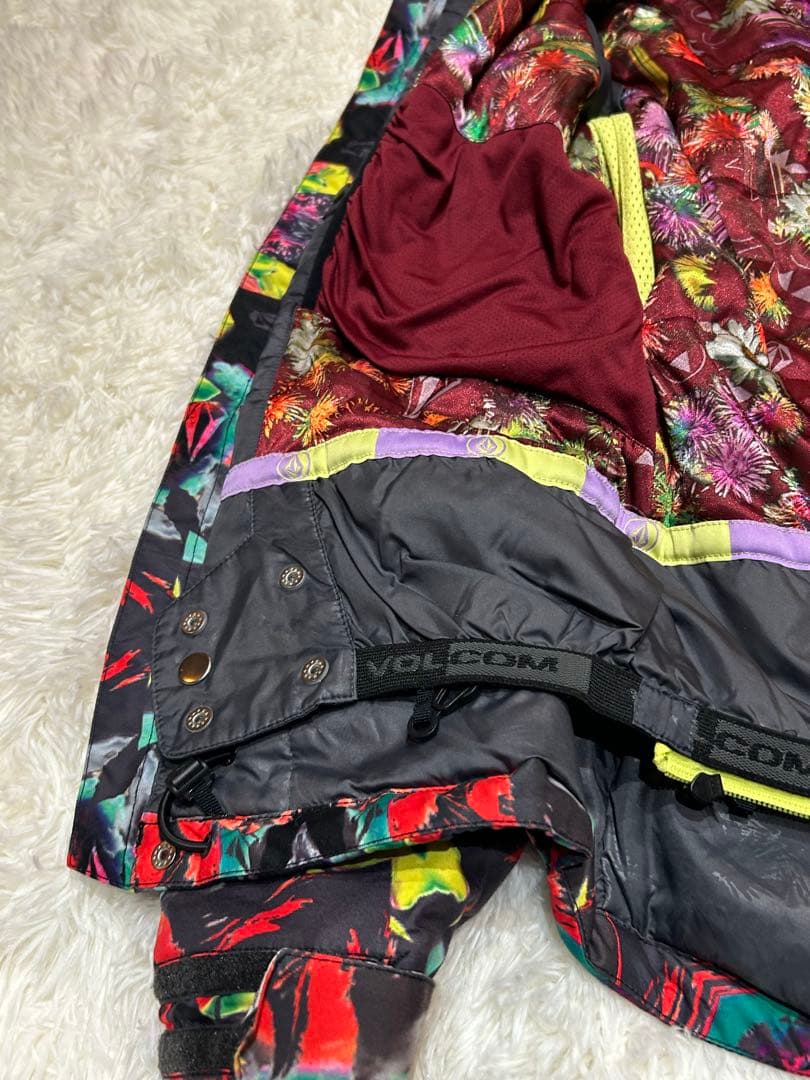 極美品VOLCOMスノーボードウェアジャケットFREE INSULATED