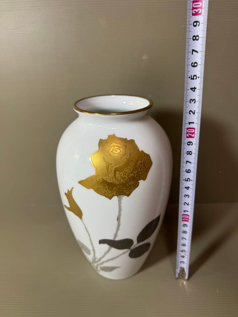 2758 大倉陶園　OKURA　金蝕薔薇文　花瓶