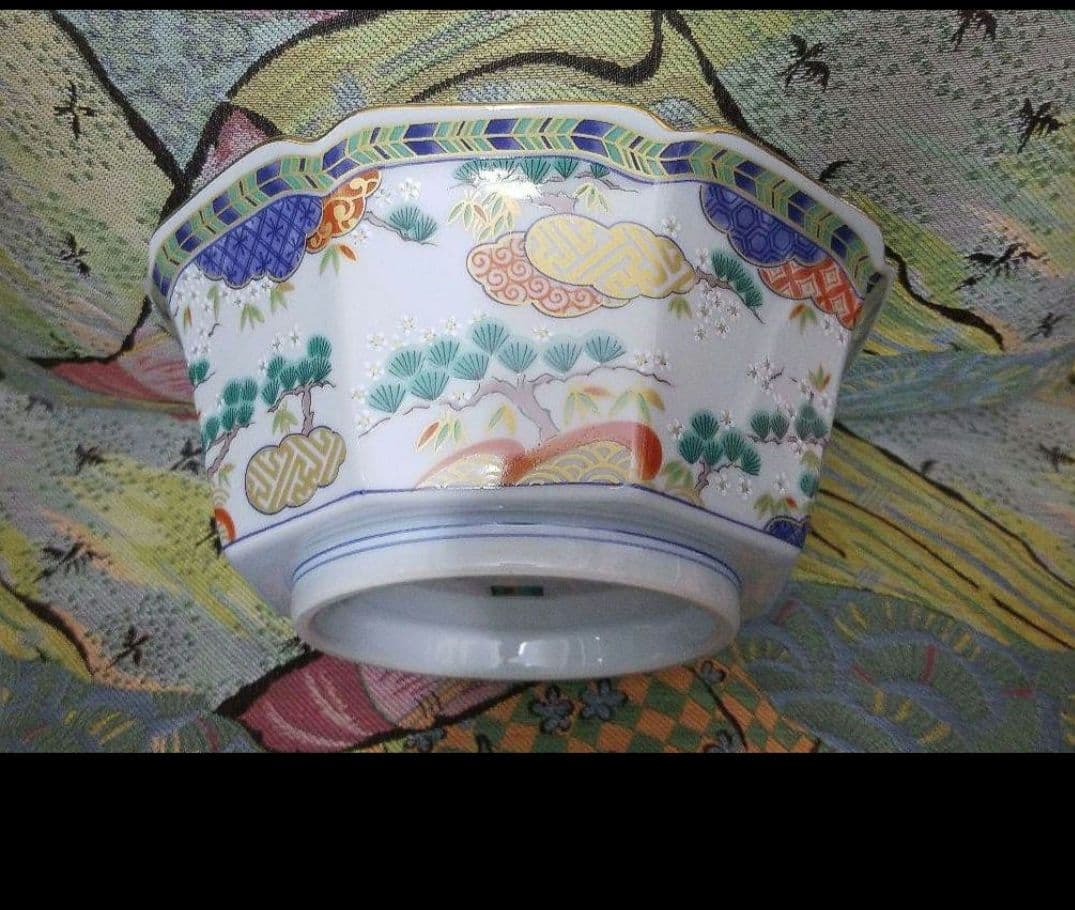 美濃焼　翔山窯　陶印いり中鉢です