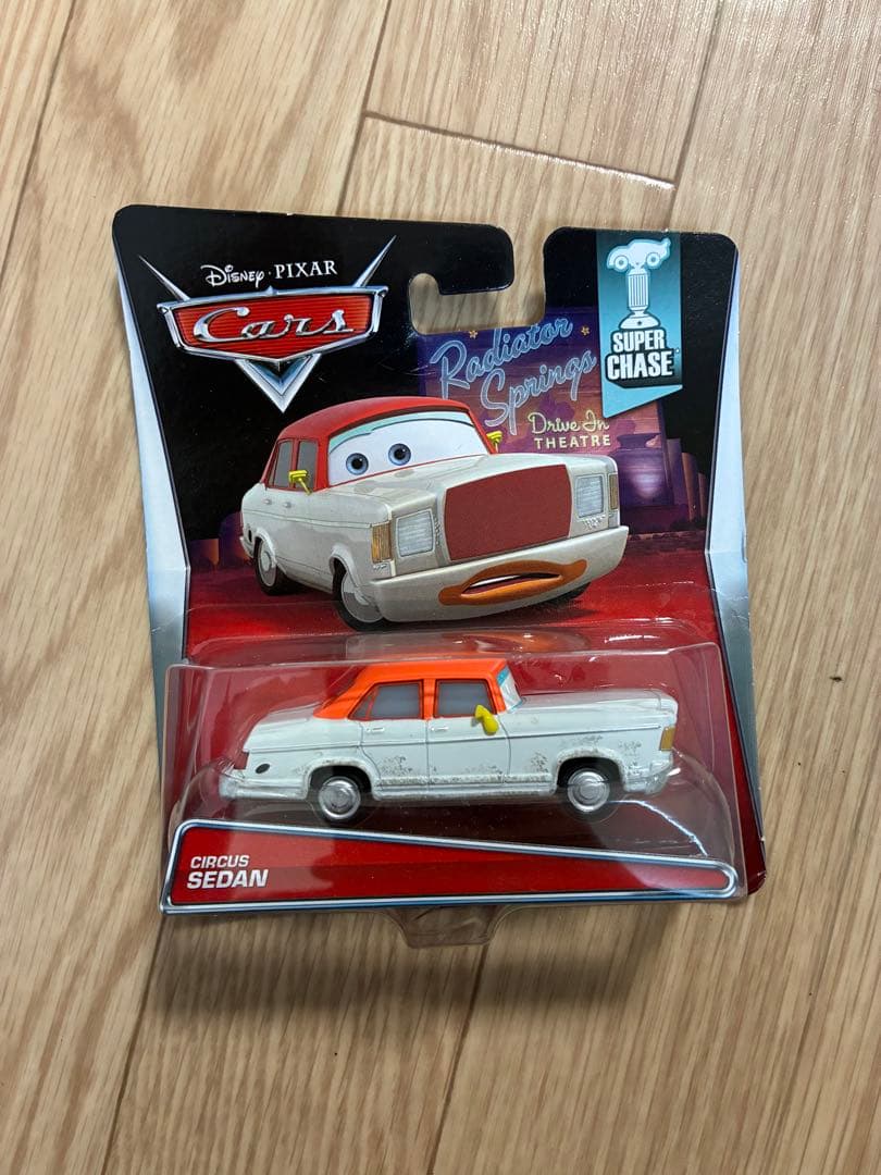 激レア‼︎世界4000個限定品　Cars Circus Sedan