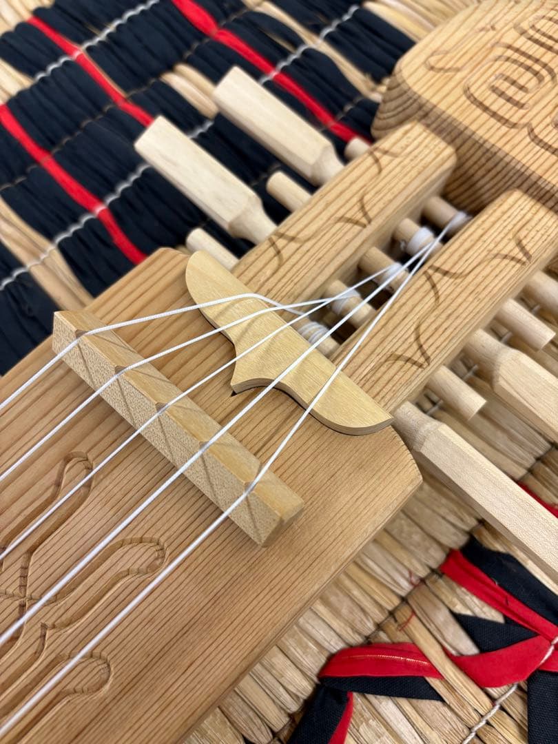 アイヌ　トンコリ　初心者向け　専用ケース付き　替え弦入り　彫刻入り　アイヌ紋様