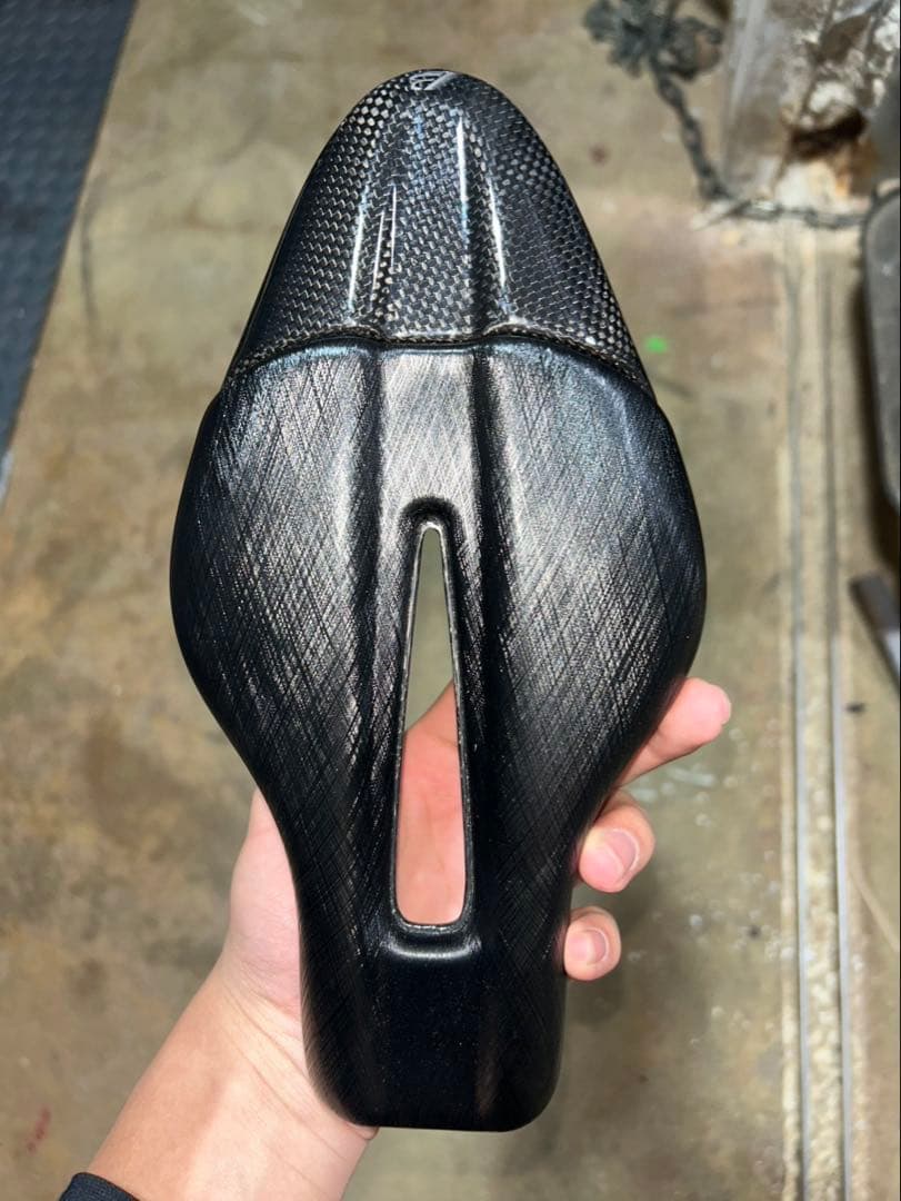 TTバイク　カーボンエアロサドル