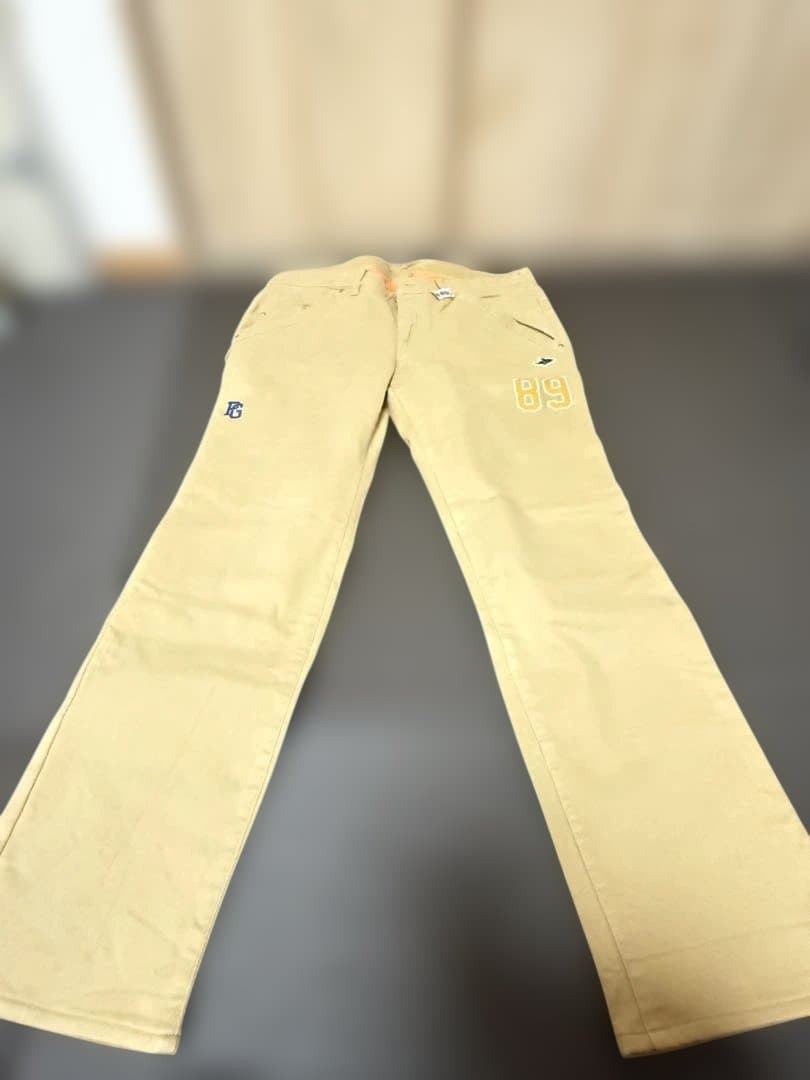 ベージュ パンツ