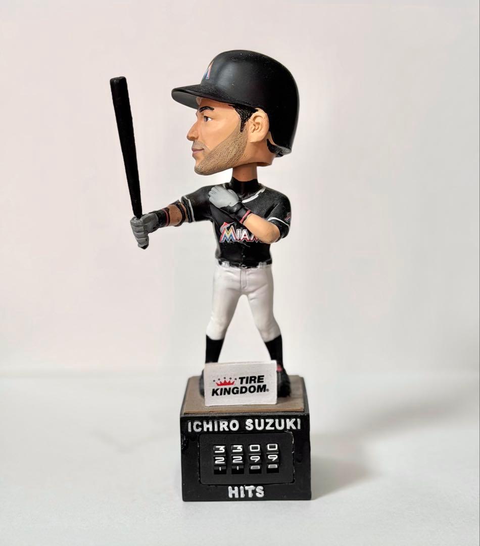 イチロー マーリンズ球場限定配布　カウンター付きボブルヘッド 首振り人形