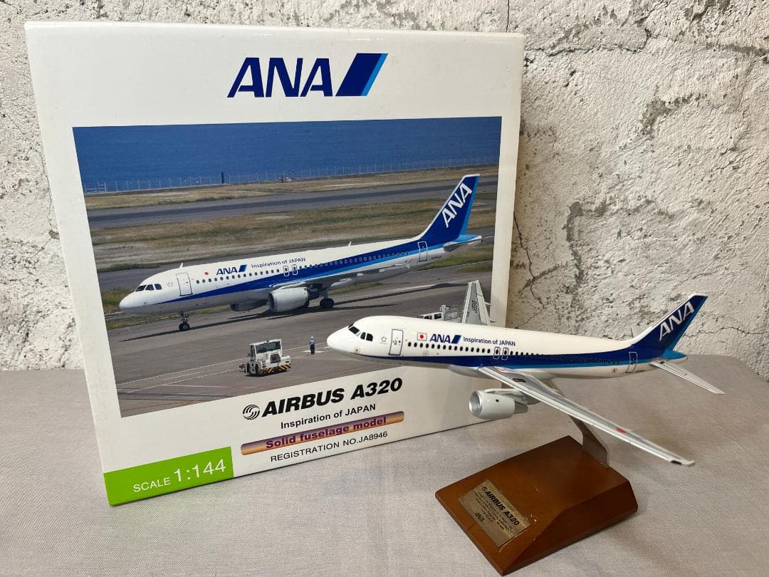レア　ANA 全日空商事 / AIRBUS A320 JA8946 1:144