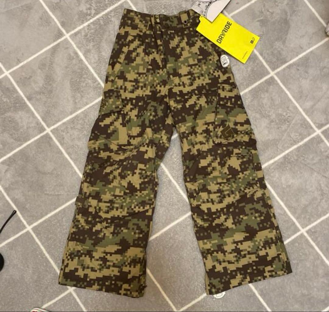迷彩柄 burton バートン スノーボードパンツ　キッズXS