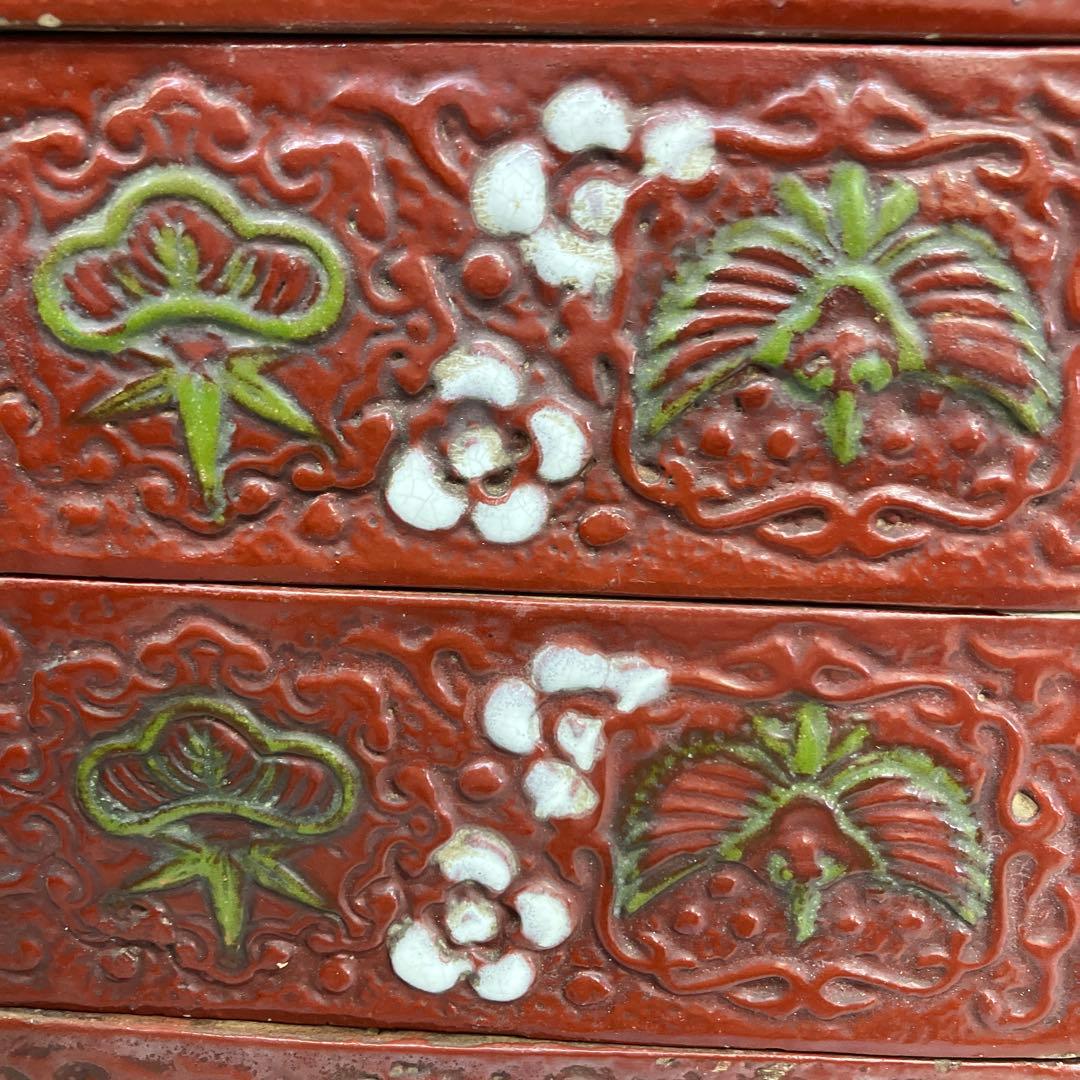 D-4 松竹梅 縁起物 三段重 朱塗り 陶器製 菓子器 重箱 小重 昭和レトロ