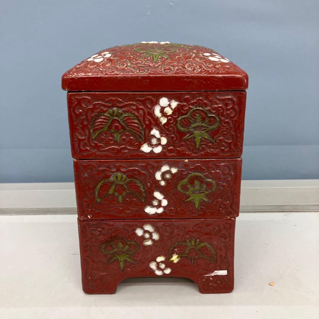 D-4 松竹梅 縁起物 三段重 朱塗り 陶器製 菓子器 重箱 小重 昭和レトロ
