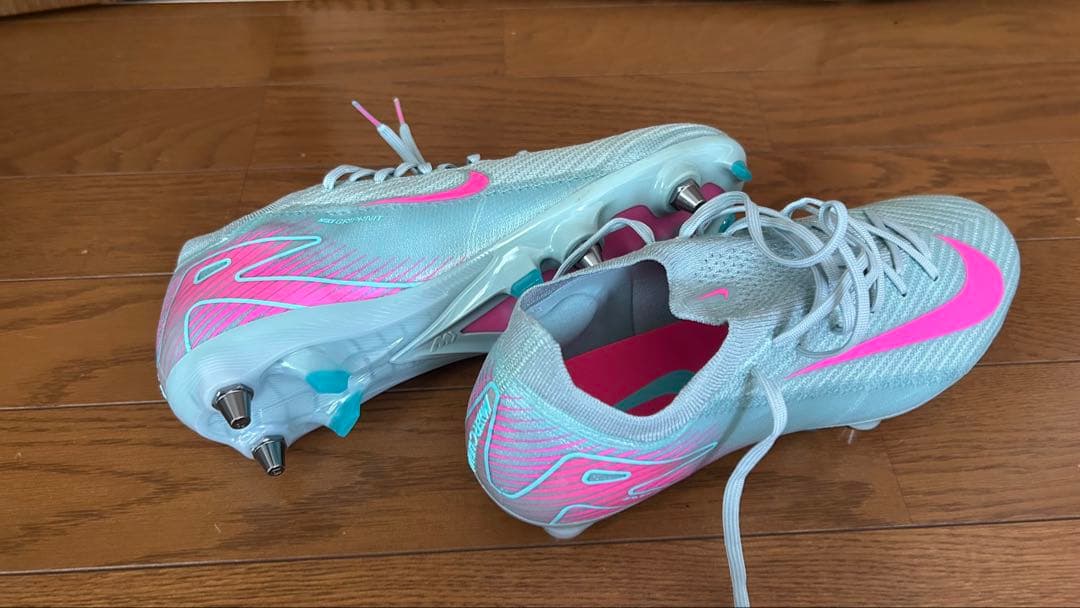 Nike サッカーシューズ グレー/ピンク