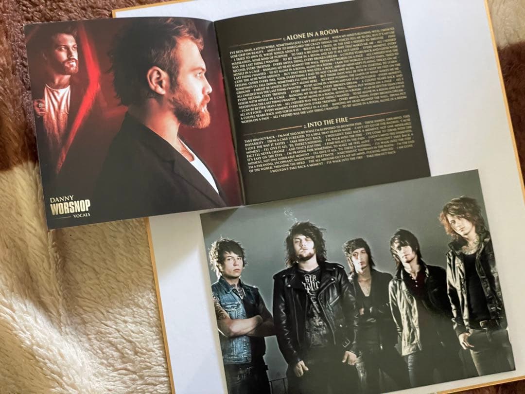 Asking Alexandria 直筆メンバー全員サイン入りジャケット 額縁付