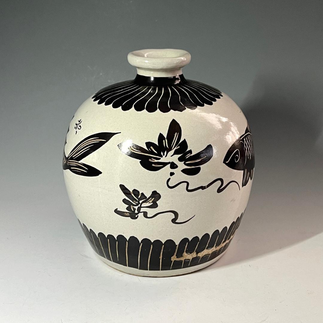 唐物 磁州窯 白地陰刻文魚紋瓶 白化粧無地陶 灰褐色 刻線文 SN83