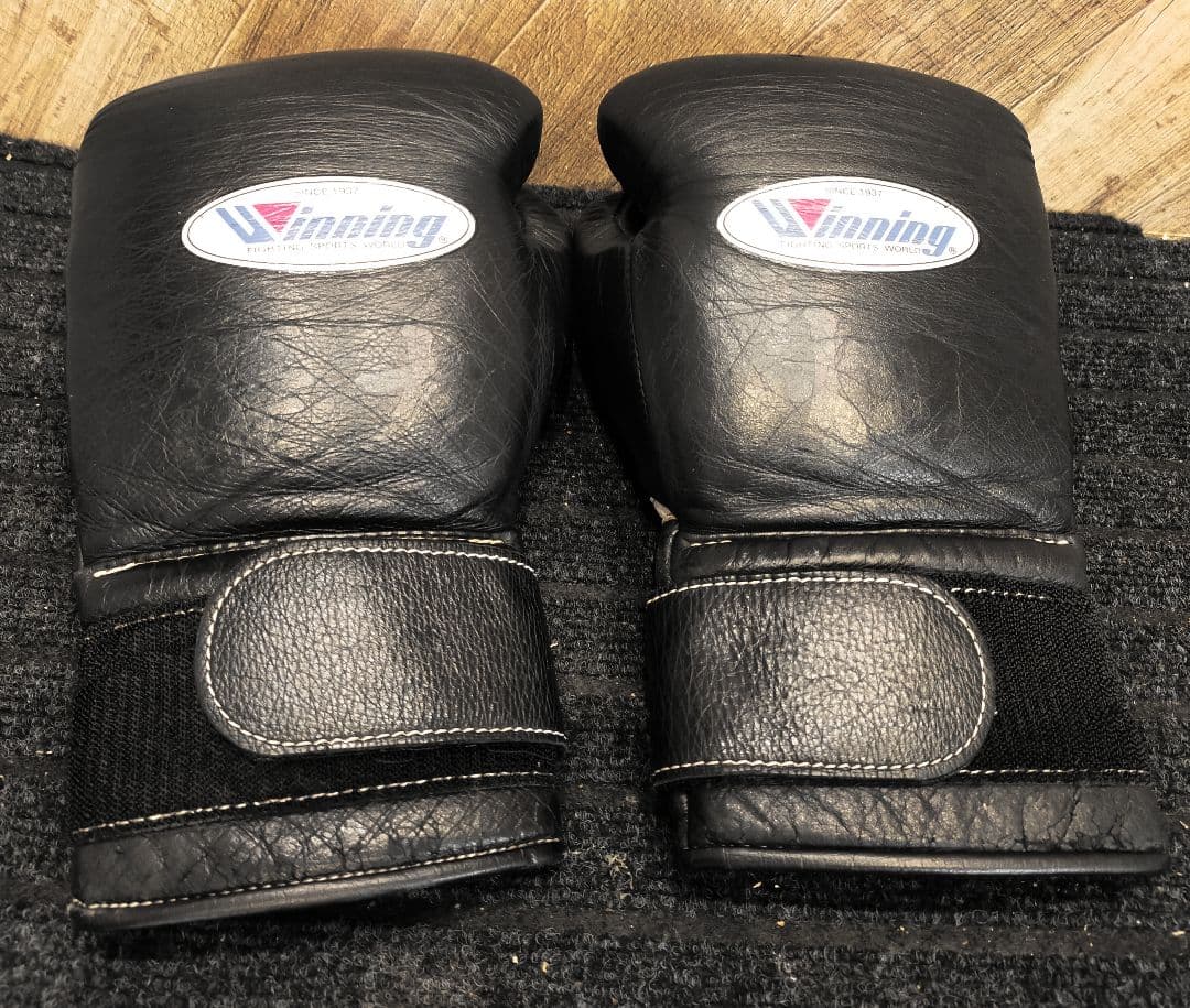 Winning ボクシンググローブ 14 oz 漆黒のブラック