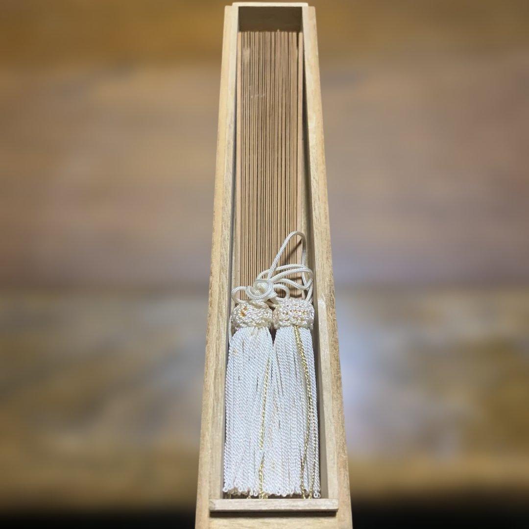 白漣扇 透かし彫り 木製　扇子