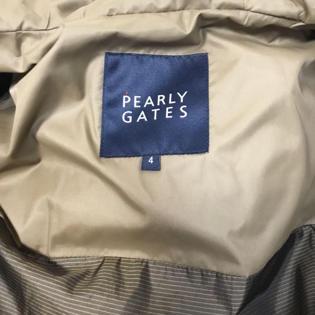 ベージュ色 ダウンジャケット フード付き