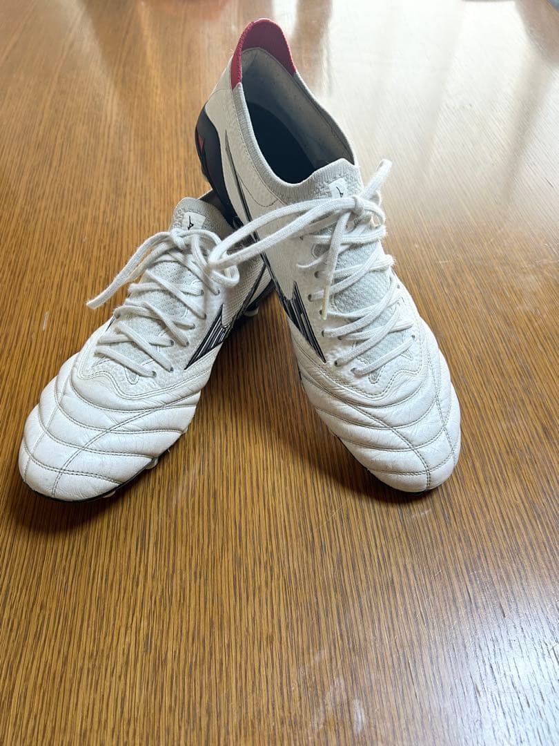 モレリアneo4ベータ　白　26.5センチ美品