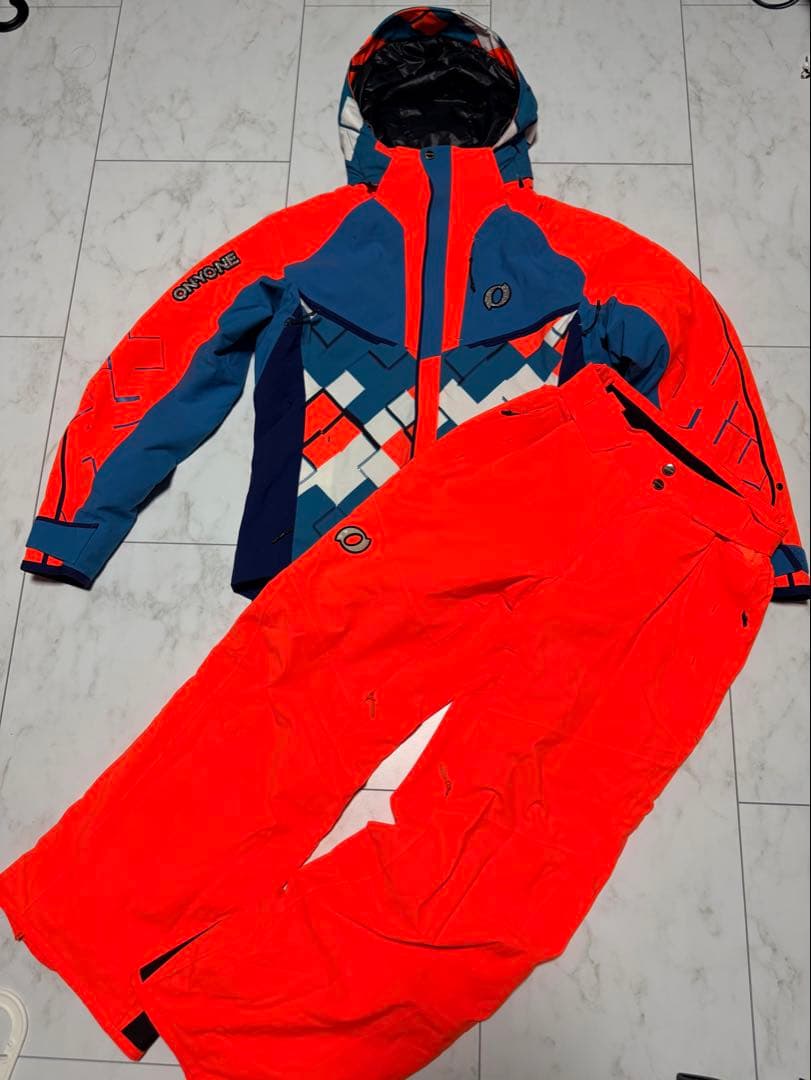 オンヨネ　デモ用スキーウェア上下　170cm ウエスト76 Mサイズ オレンジ