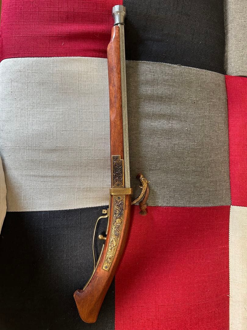 【ラスト一点】古式銃 装飾的な金属パーツ付き 約70cm レプリカ